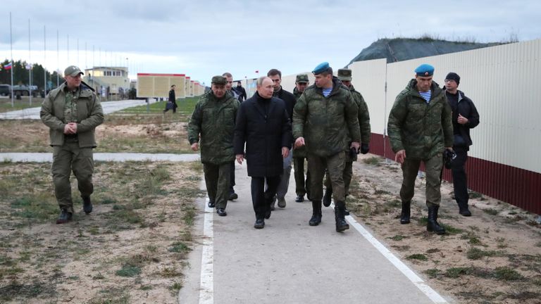 Верховный Главнокомандующий, президент РФ Владимир Путин во время посещения военного полигона Западного военного округа в Рязанской области Верховный Главнокомандующий, президент РФ Владимир Путин во время посещения военного полигона Западного военного округа в Рязанской области