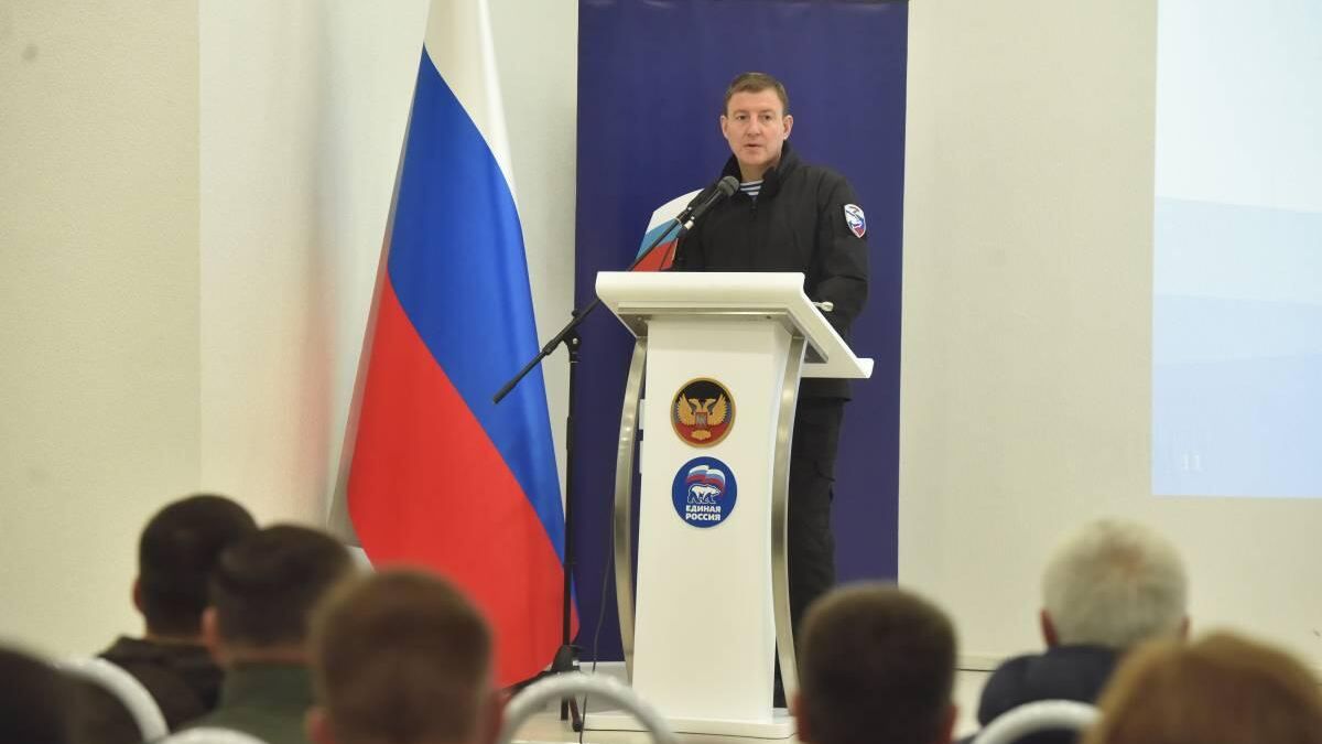 Андрей Турчак выступает на общем собрании Донецкого регионального отделения партии Единая Россия в ДНР Андрей Турчак выступает на общем собрании Донецкого регионального отделения партии Единая Россия в ДНР - РИА Новости, 1920, 21.10.2022