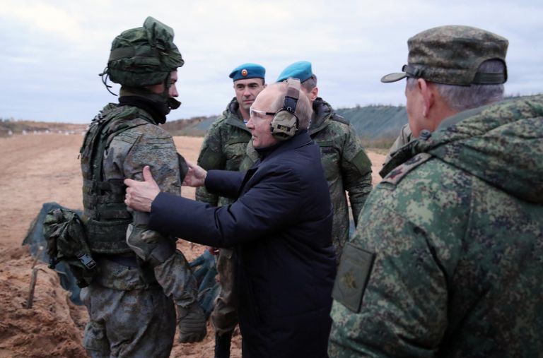 Верховный Главнокомандующий, президент РФ Владимир Путин во время посещения военного полигона Западного военного округа в Рязанской области для проверки хода подготовки мобилизованных военнослужащих
