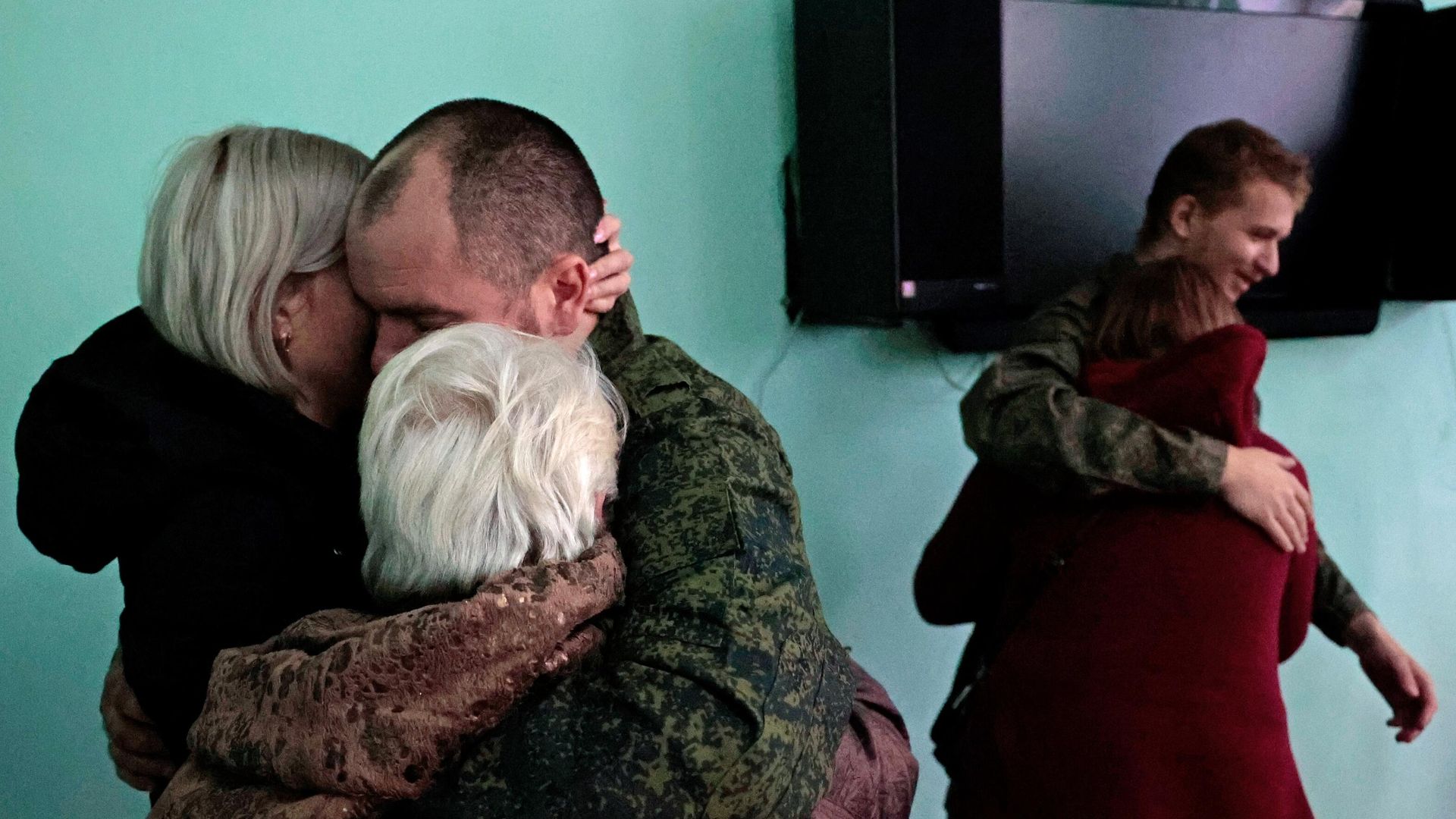 Встреча вернувшихся из плена бойцов в ДНР Встреча вернувшихся из плена бойцов в ДНР - РИА Новости, 1920, 06.12.2022