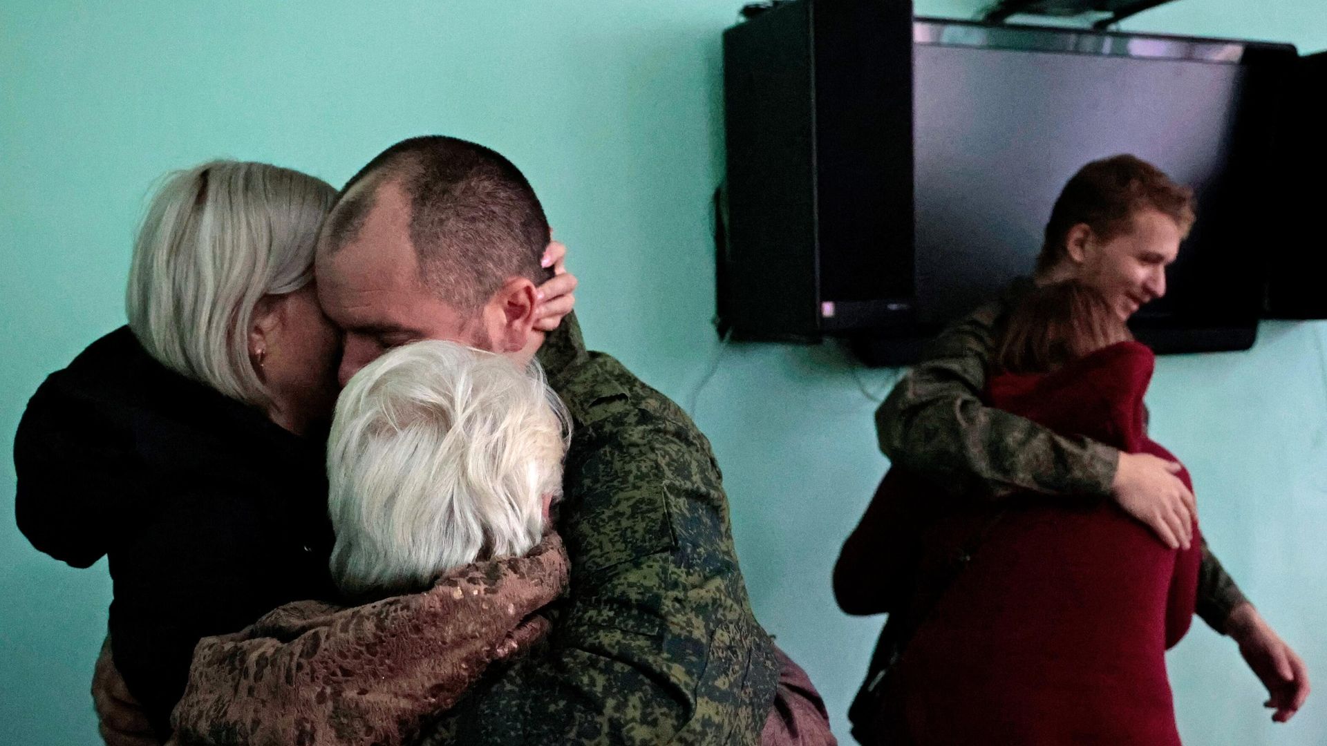 Встреча вернувшихся из плена бойцов в ДНР Встреча вернувшихся из плена бойцов в ДНР - РИА Новости, 1920, 08.11.2024