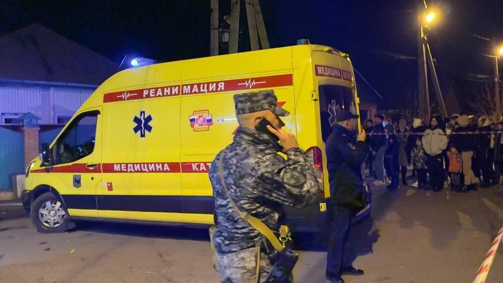 Автомобиль реанимации возле места падения самолета Су-30 в Иркутске Автомобиль реанимации возле места падения самолета Су-30 в Иркутске - РИА Новости, 1920, 23.10.2022
