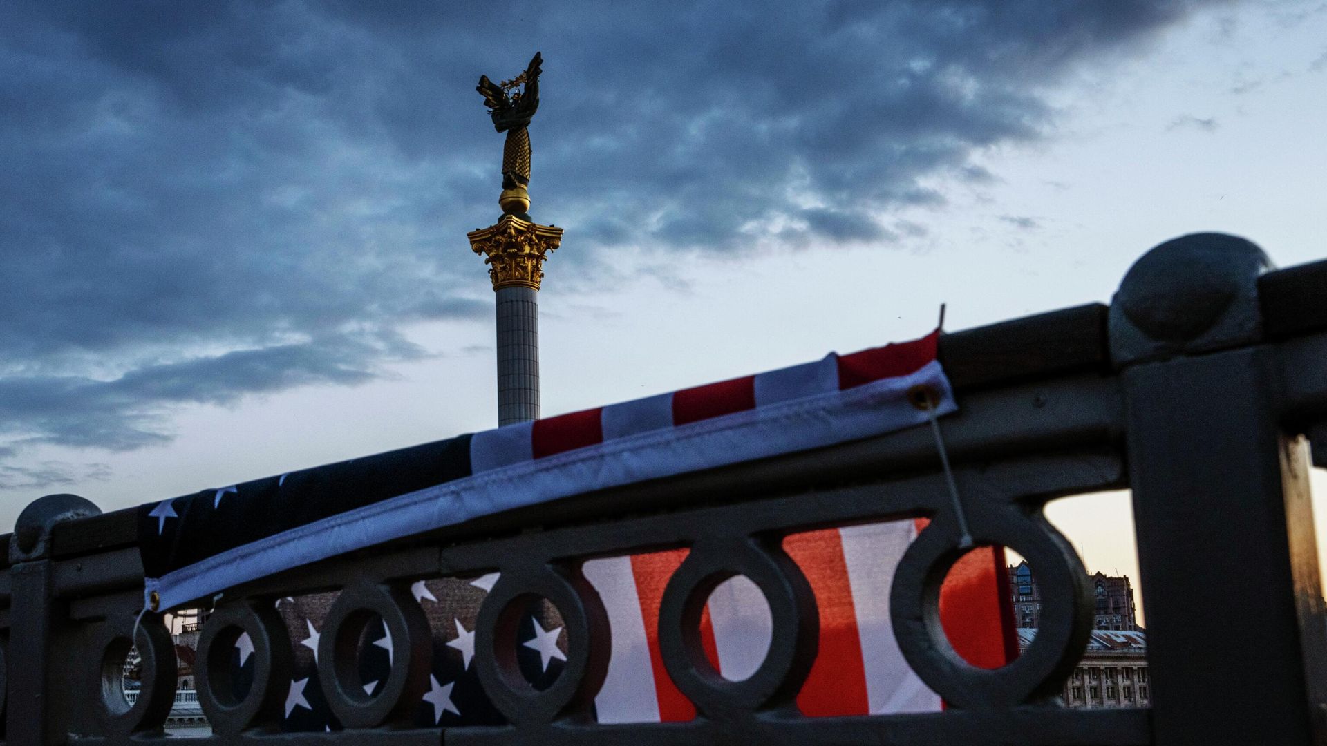 Флаг США на площади Независимости в Киеве Флаг США на площади Независимости в Киеве - РИА Новости, 1920, 09.03.2024