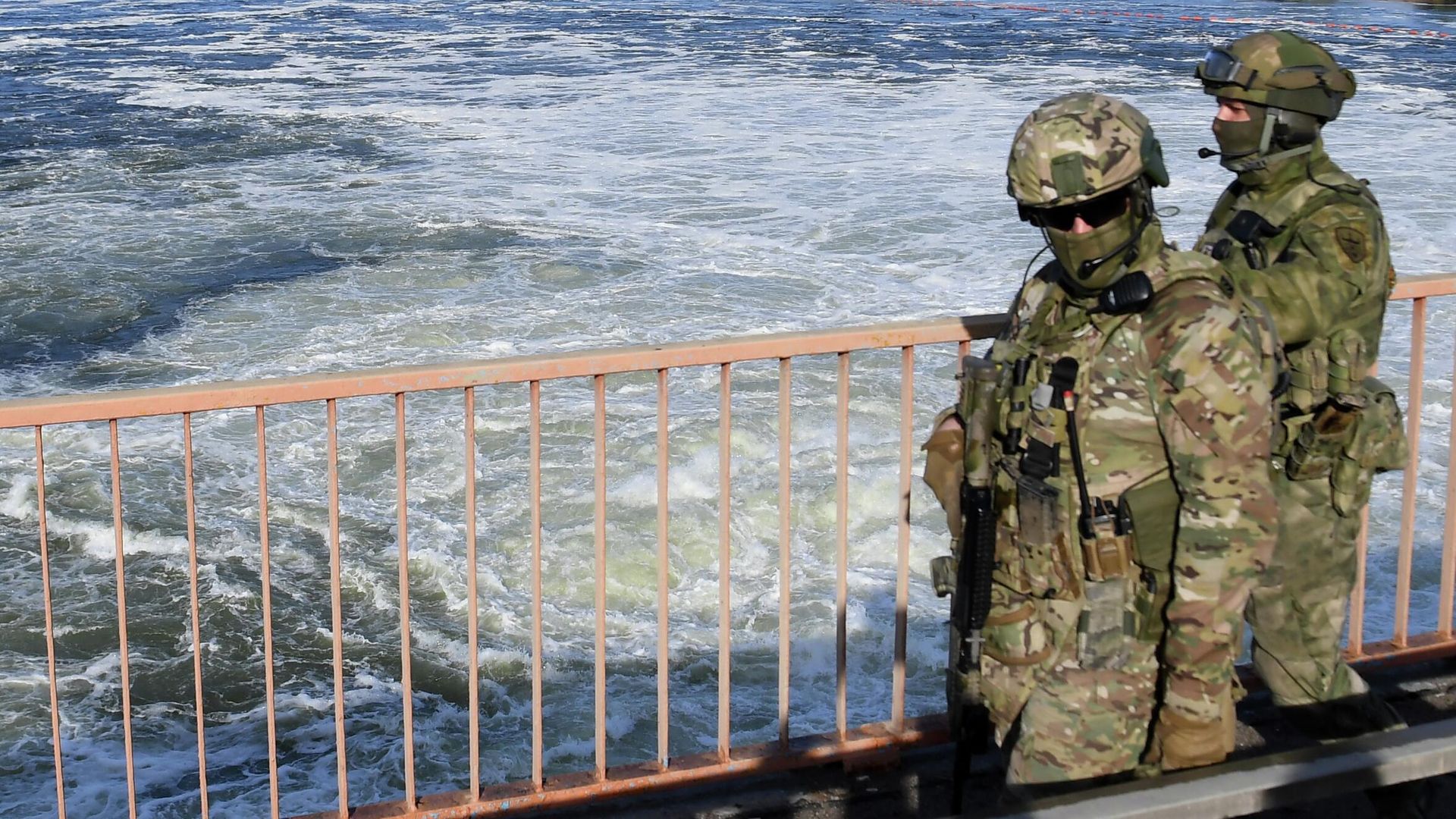 Военнослужащие ВС России на дамбе Северо-Крымского канала в Херсонской области Военнослужащие ВС России на дамбе Северо-Крымского канала в Херсонской области - РИА Новости, 1920, 20.07.2023