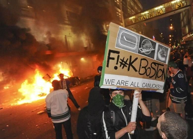 Массовые беспорядки в Ванкувере после финала кубка Стэнли в 2011 году Массовые беспорядки в Ванкувере после финала кубка Стэнли в 2011 году - РИА Новости, 1920, 25.10.2022