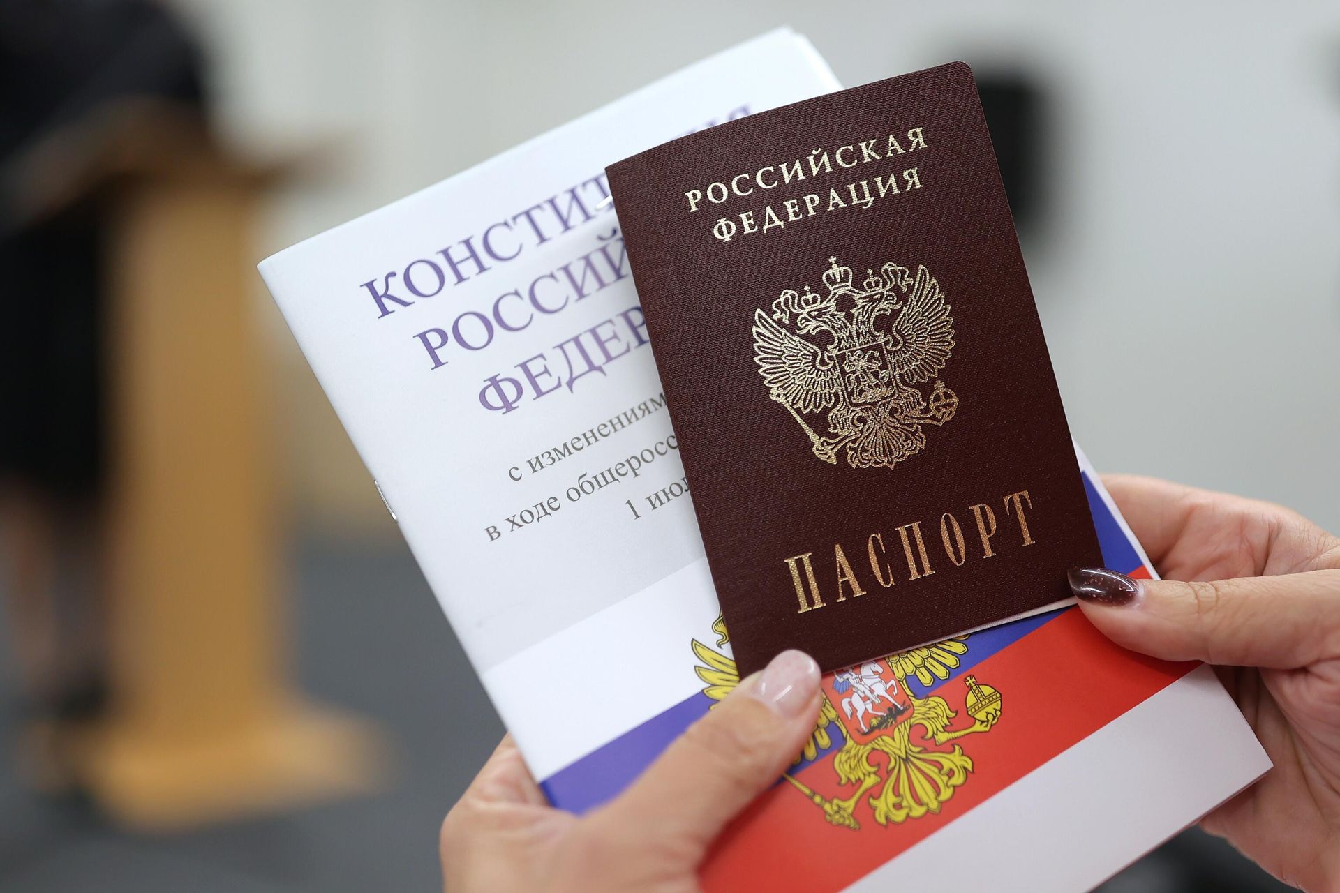 Эвакуированные жители Херсонской области получают российские паспорта в пункте временного размещения в Анапе Эвакуированные жители Херсонской области получают российские паспорта в пункте временного размещения в Анапе - РИА Новости, 1920, 19.07.2024