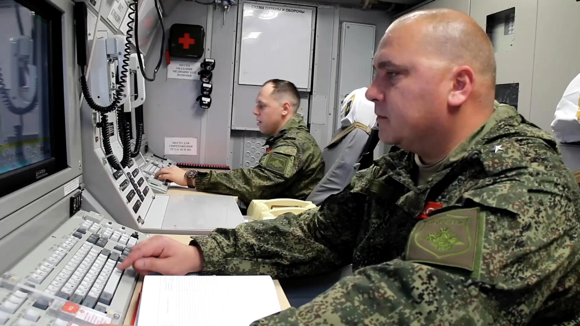 Работа расчета ракетных войск стратегического назначения РФ перед запуском межконтинентальной баллистической ракеты (МБР) РС-24 Ярс Работа расчета ракетных войск стратегического назначения РФ перед запуском межконтинентальной баллистической ракеты (МБР) РС-24 Ярс - РИА Новости, 1920, 07.01.2024