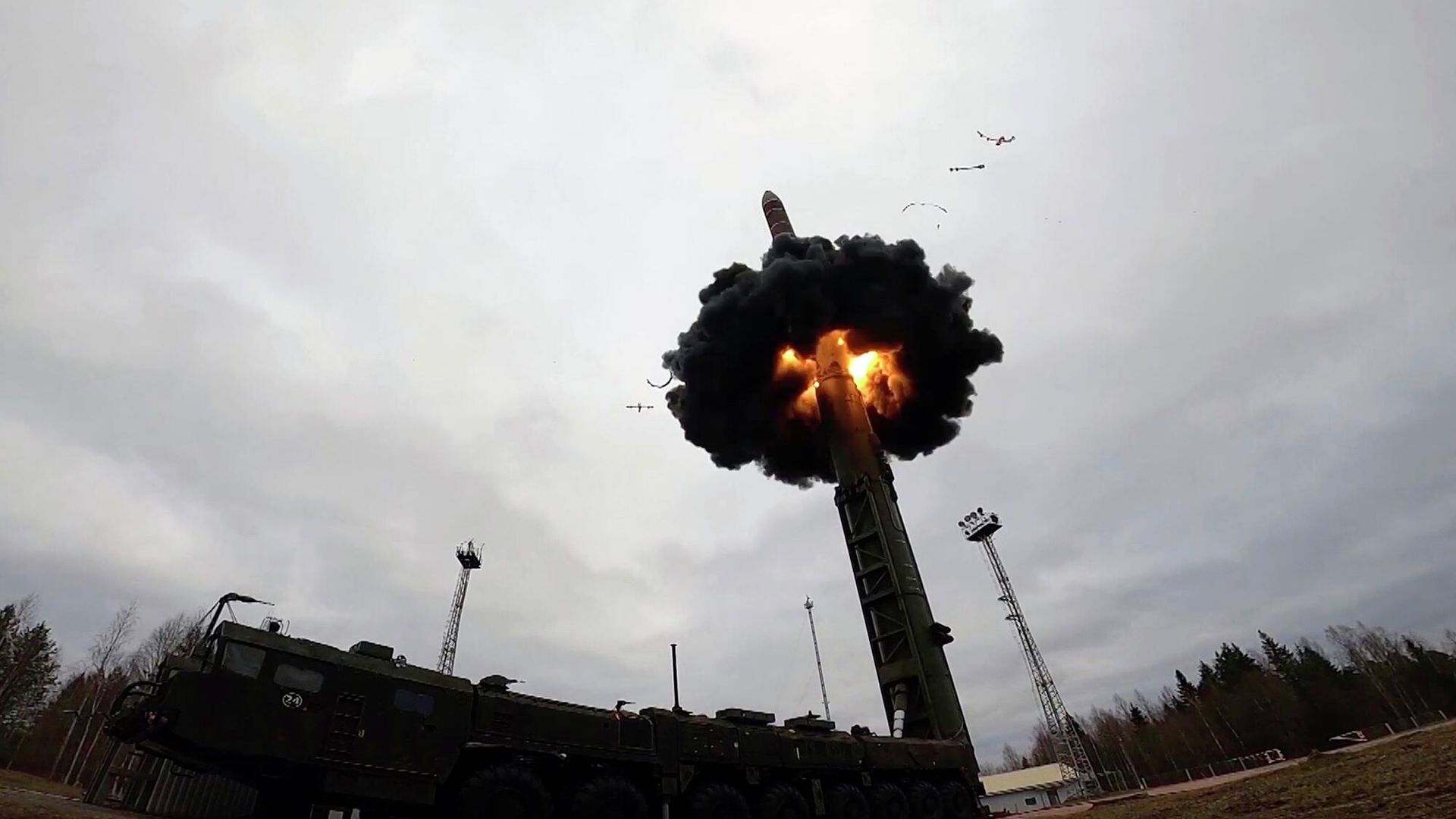 Запуск межконтинентальной баллистической ракеты РС-24 Ярс Запуск межконтинентальной баллистической ракеты РС-24 Ярс - РИА Новости, 1920, 21.02.2023