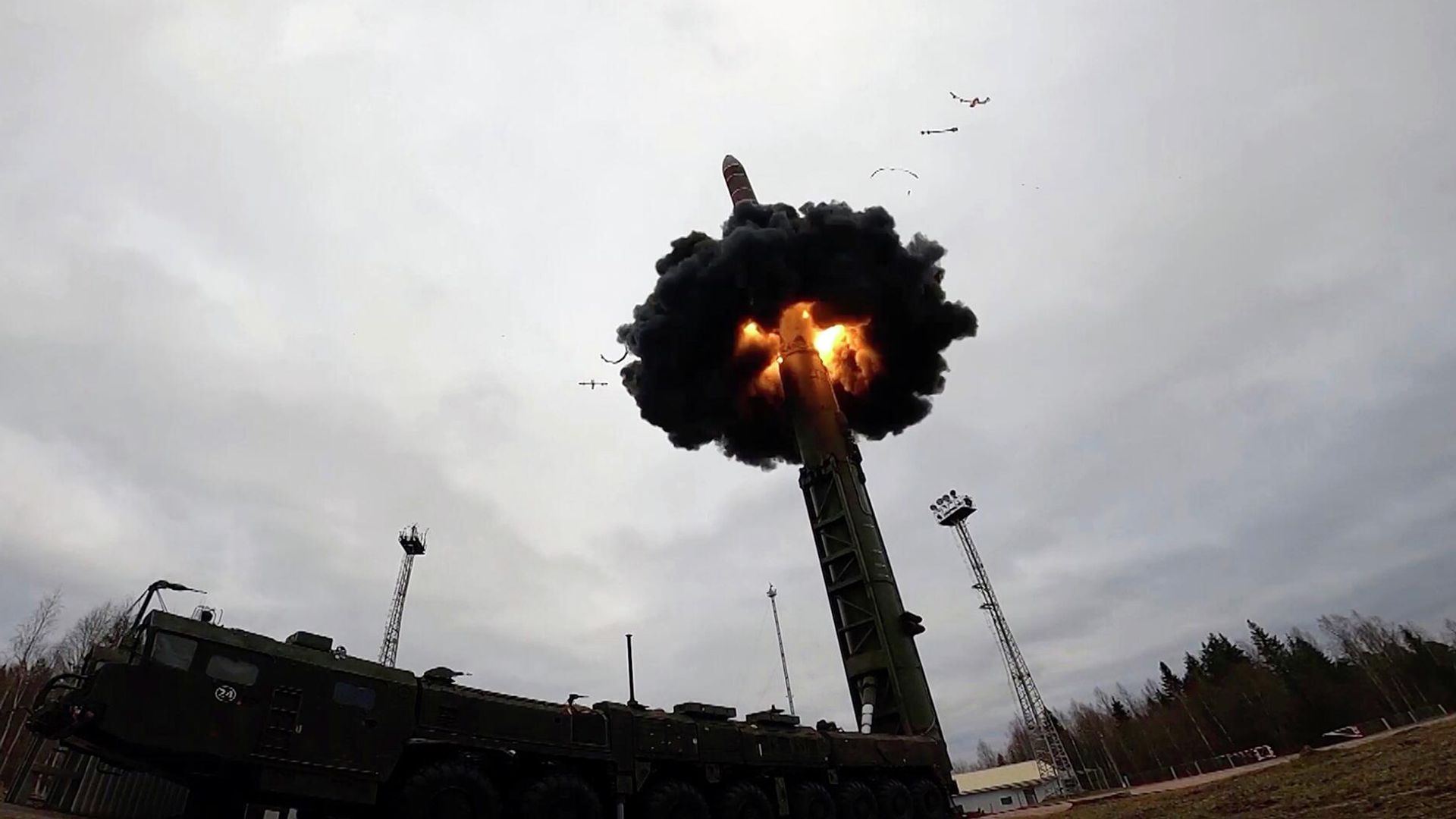 Запуск межконтинентальной баллистической ракеты РС-24 Ярс - РИА Новости, 1920, 06.05.2024