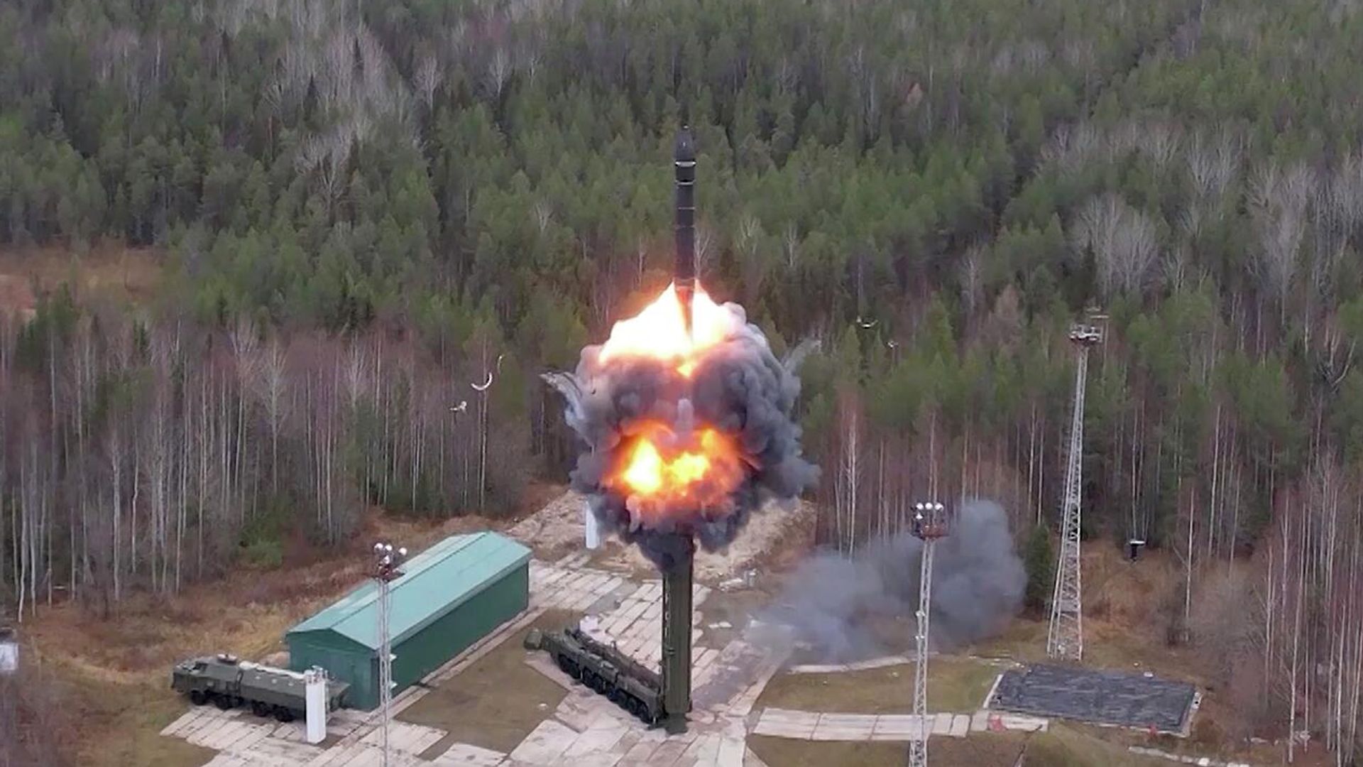 Запуск межконтинентальной баллистической ракеты РС-24 Ярс Запуск межконтинентальной баллистической ракеты РС-24 Ярс - РИА Новости, 1920, 16.12.2022