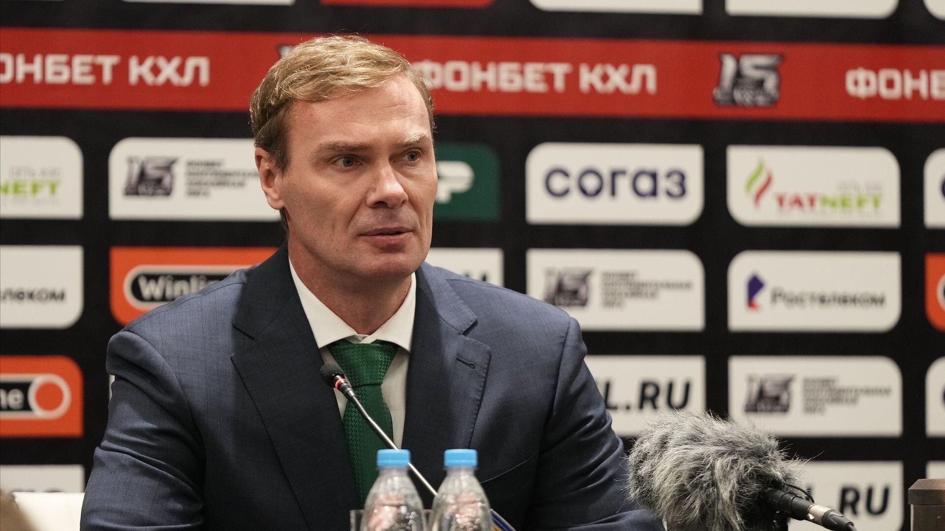 Главный тренер ХК Салават Юлаев Виктор Козлов Главный тренер ХК Салават Юлаев Виктор Козлов - РИА Новости, 1920, 19.02.2024