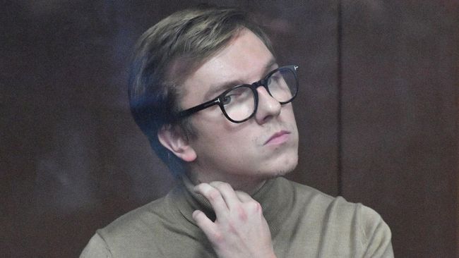 Отец Суханова прокомментировал освобождение сына по УДО