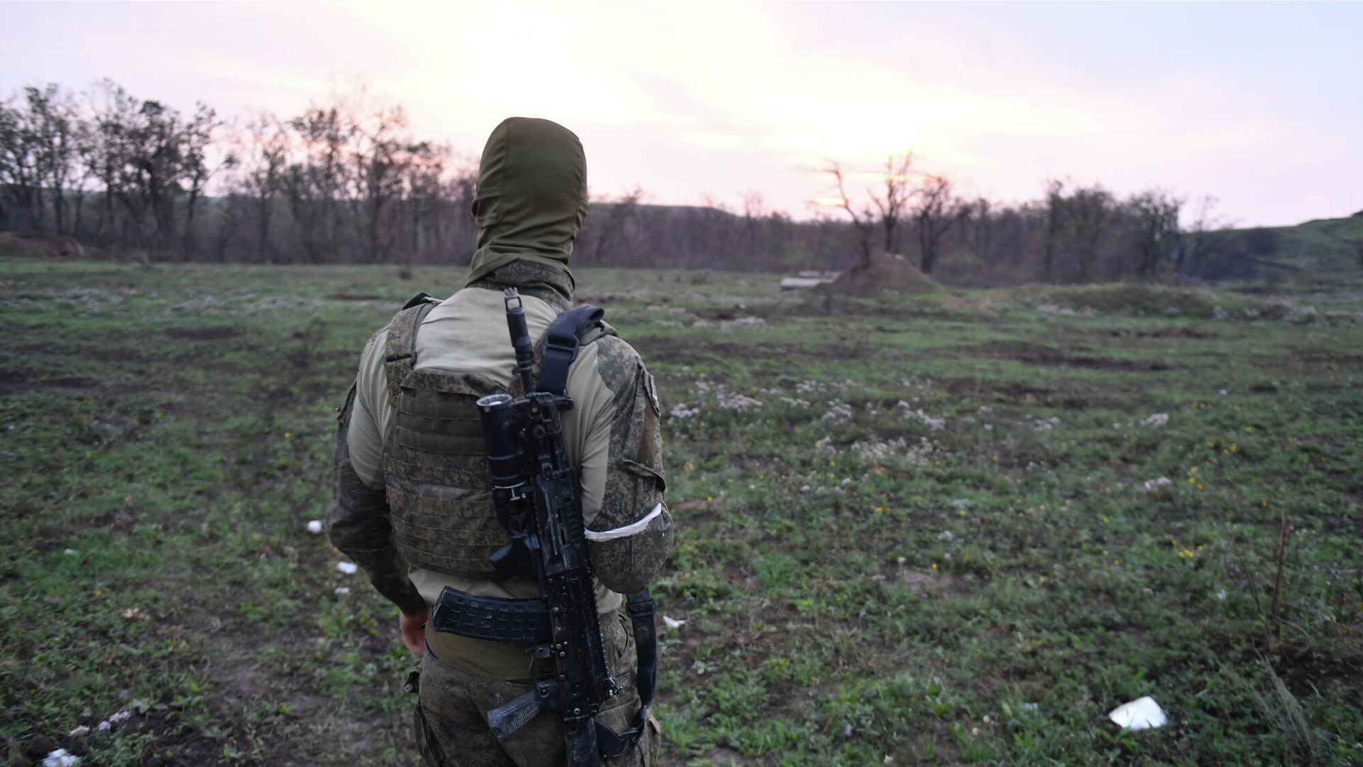 Боец Народной милиции ЛНР в районе села Спорное в ДНР Боец Народной милиции ЛНР в районе села Спорное в ДНР - РИА Новости, 1920, 31.10.2022