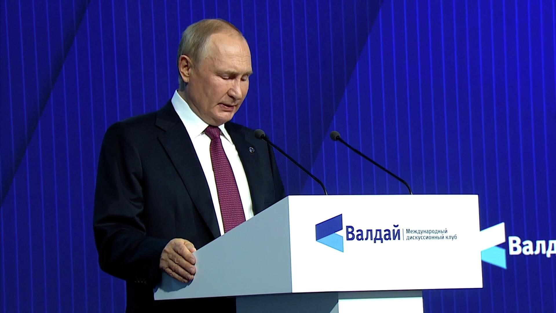 Путин: Запад дискредитировал идею резервной валютной системы Путин: Запад дискредитировал идею резервной валютной системы - РИА Новости, 1920, 27.10.2022