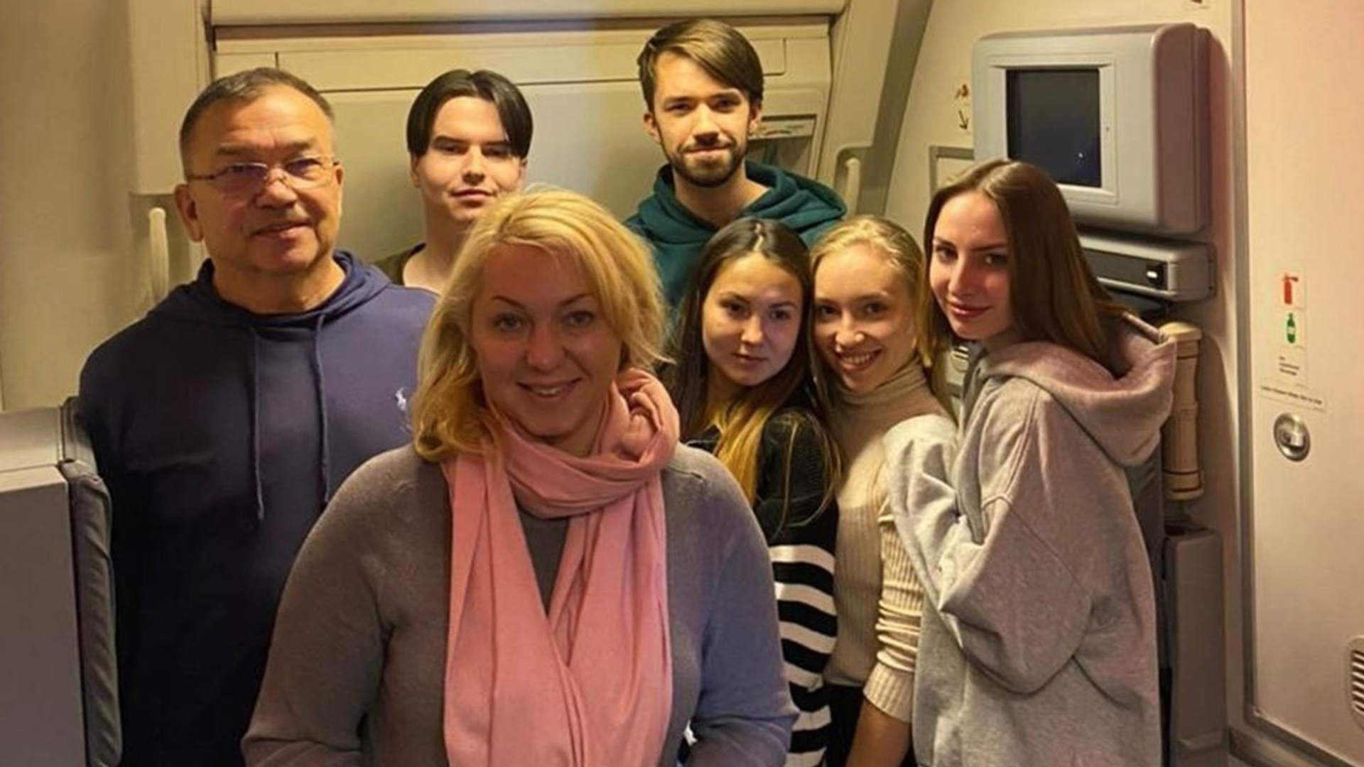 Ректор ТГМУ Валентин Борисович Шуматов, врач аллерголог-иммунолог Нелли Григорьевна Приходченко и студенты Тихоокеанского Медицинского Минздрава России Ректор ТГМУ Валентин Борисович Шуматов, врач аллерголог-иммунолог Нелли Григорьевна Приходченко и студенты Тихоокеанского Медицинского Минздрава России - РИА Новости, 1920, 27.10.2022