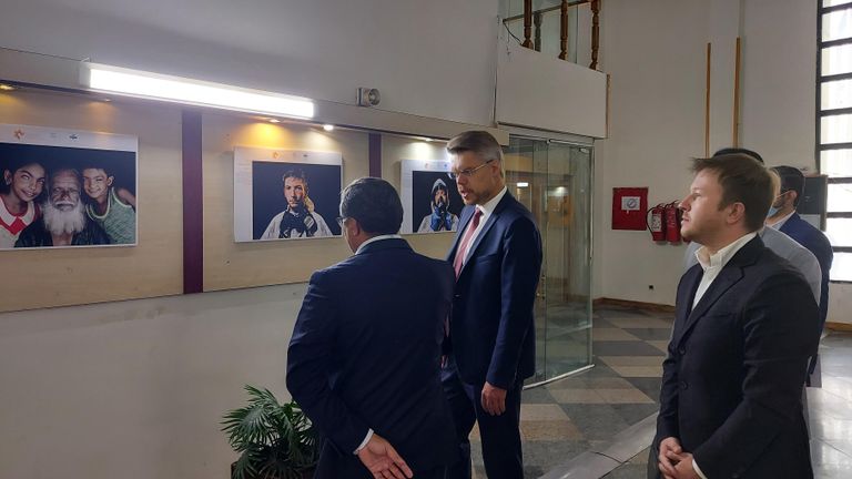 Выставка избранных работ победителей Международного конкурса фотожурналистики имени Андрея Стенина 2021 года открылась в Галерее искусств Косар в Тегеране Выставка избранных работ победителей Международного конкурса фотожурналистики имени Андрея Стенина 2021 года открылась в Галерее искусств Косар в Тегеране
