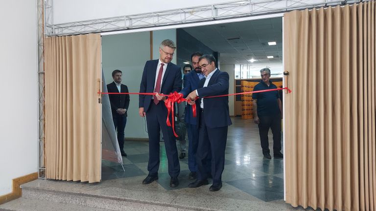 Выставка избранных работ победителей Международного конкурса фотожурналистики имени Андрея Стенина 2021 года открылась в Галерее искусств Косар в Тегеране Выставка избранных работ победителей Международного конкурса фотожурналистики имени Андрея Стенина 2021 года открылась в Галерее искусств Косар в Тегеране