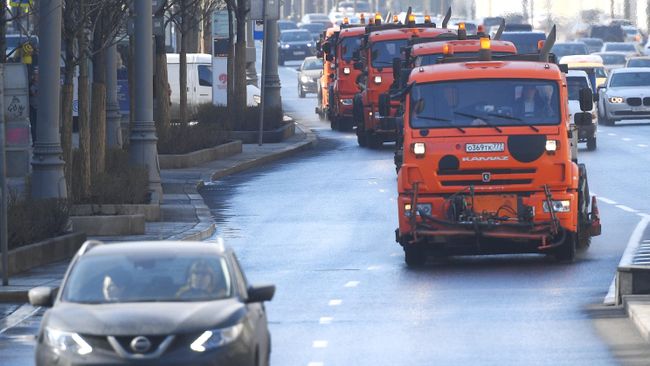 Автомобили коммунальной службы в Москве