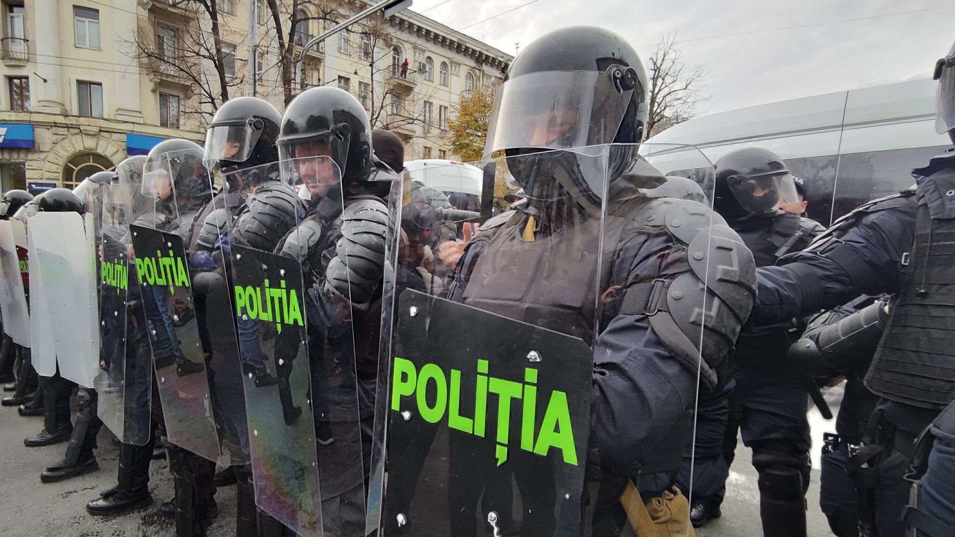 Сотрудники полиции во время акции протеста оппозиции в Кишиневе - РИА Новости, 1920, 13.11.2022