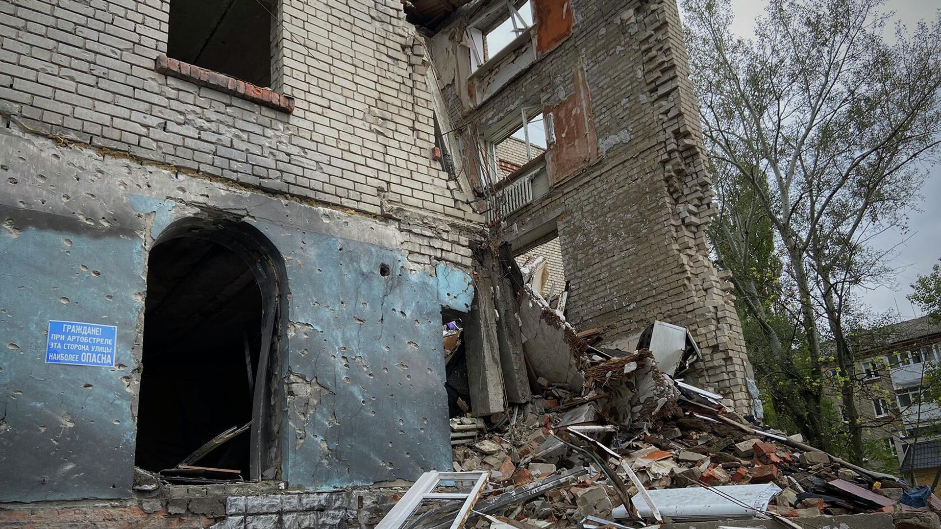 Разрушения в центре города Разрушения в центре города - РИА Новости, 1920, 03.05.2025