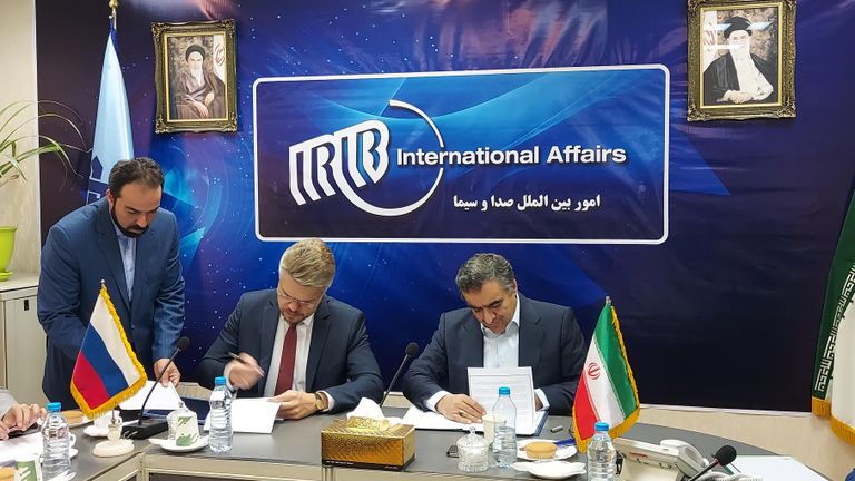 Информационное агентство и радио Sputnik и Гостелерадио Ирана (IRIB) подписали партнерское соглашение в рамках визита представителей агентства в Тегеран Информационное агентство и радио Sputnik и Гостелерадио Ирана (IRIB) подписали партнерское соглашение в рамках визита представителей агентства в Тегеран