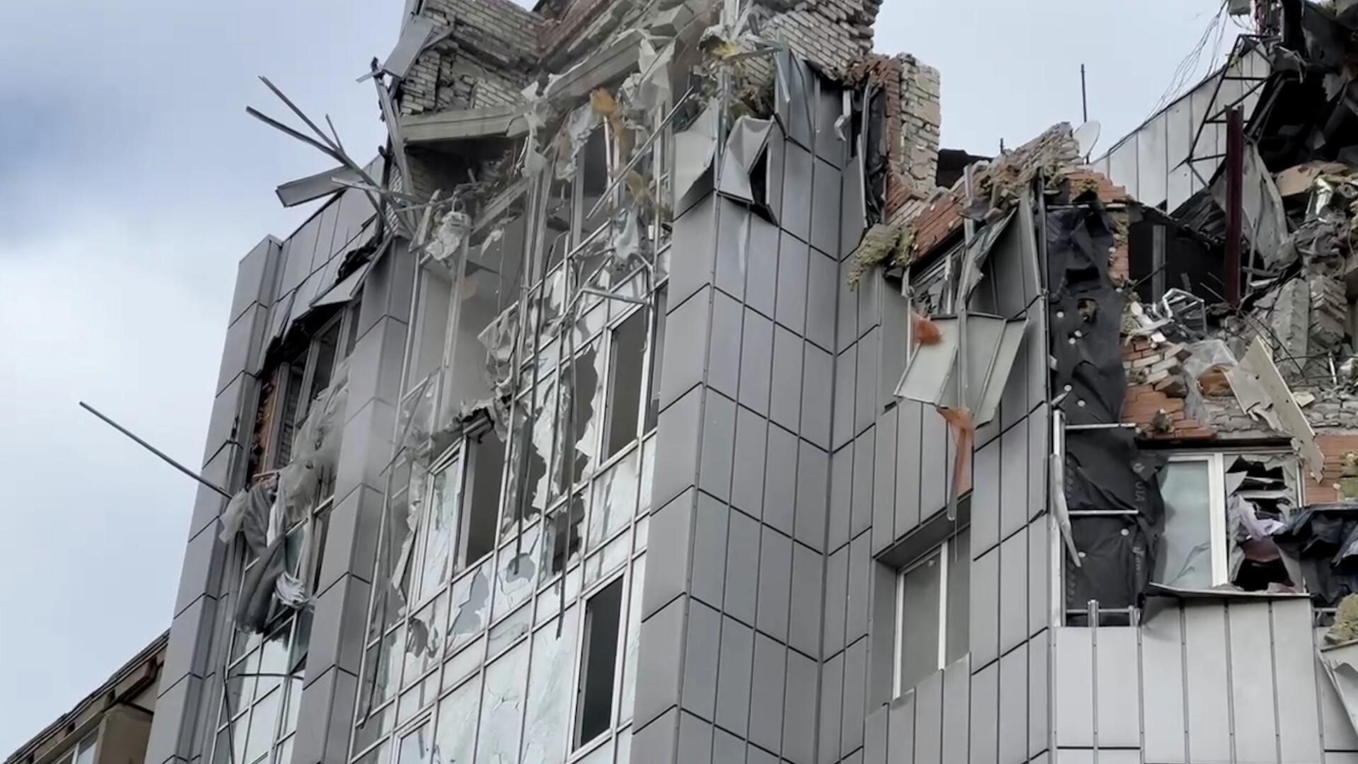 Гостиница в Алчевске после обстрела украинскими войсками Гостиница в Алчевске после обстрела украинскими войсками - РИА Новости, 1920, 31.10.2022