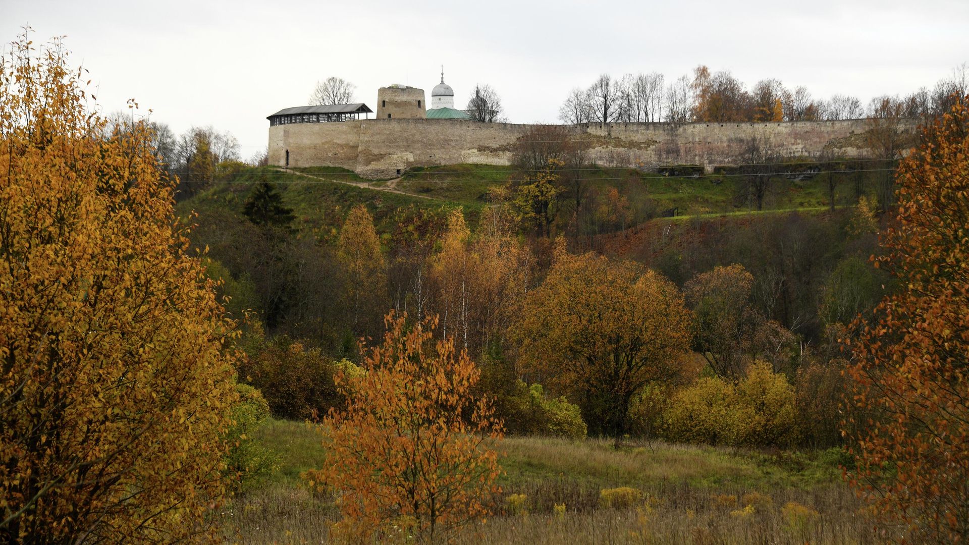 Вид на Изборскую крепость - РИА Новости, 1920, 25.10.2025