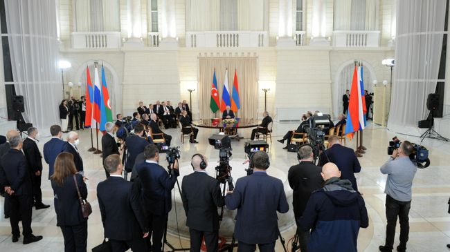 Трёхсторонние переговоры президента России, президента Азербайджана и премьер-министра Армении