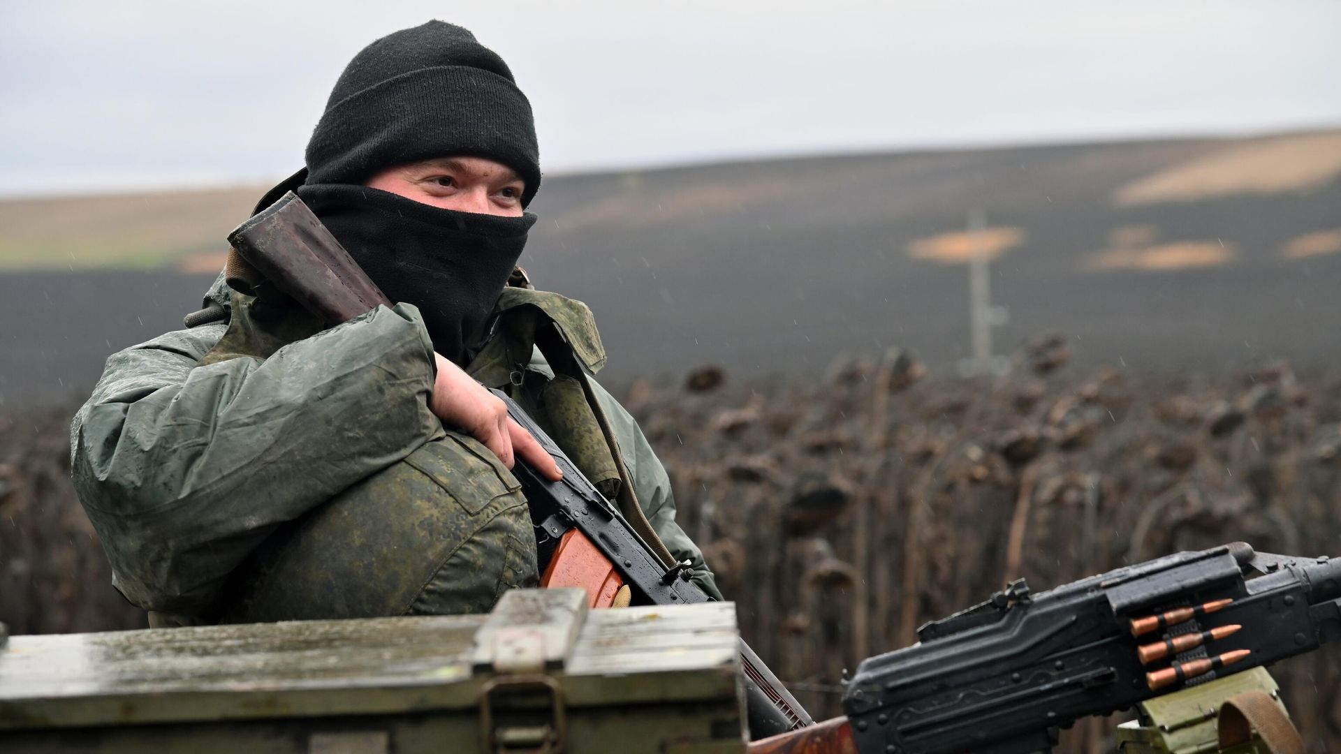 Военнослужащий Народной милиции ЛНР во время несения службы в Харьковской области Военнослужащий Народной милиции ЛНР во время несения службы в Харьковской области - РИА Новости, 1920, 10.12.2022
