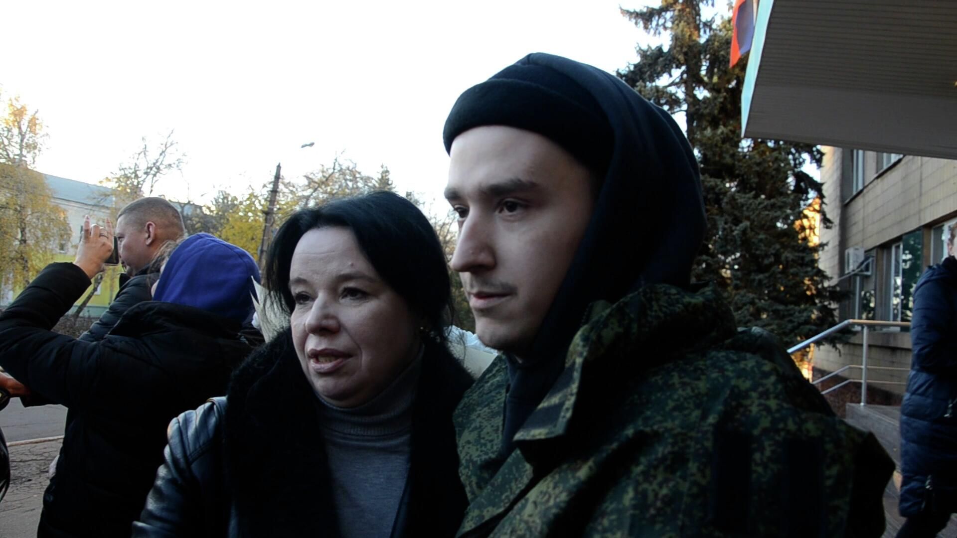 Бойцы из ДНР об угрозах в плену отрезать пальцы и выжечь свастики Бойцы из ДНР об угрозах в плену отрезать пальцы и выжечь свастики - РИА Новости, 1920, 01.11.2022