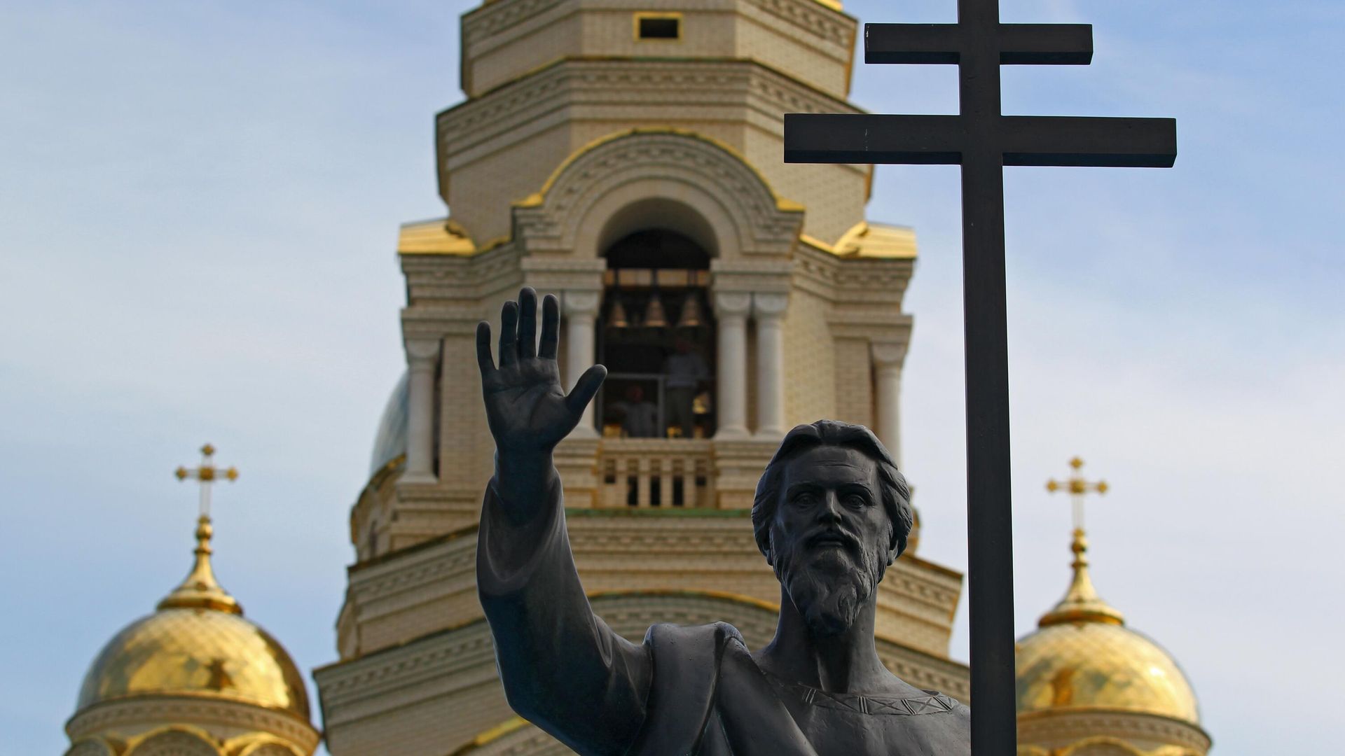 Памятник Святому Апостолу Андрею Первозванному, установленный в поселке Атяшево в Мордовии - РИА Новости, 1920, 13.12.2025