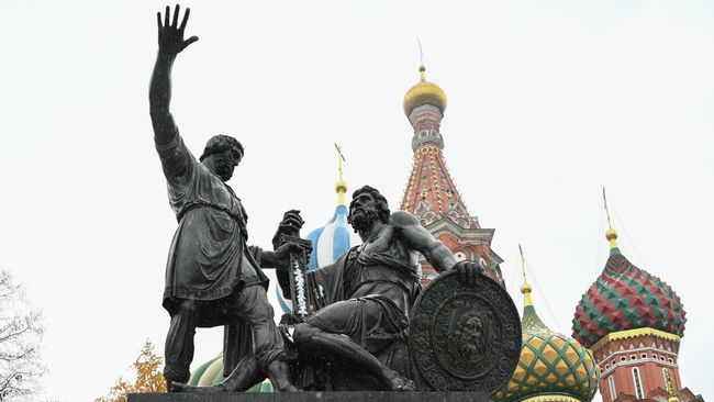 Памятник гражданину Минину и князю Пожарскому на Красной площади в Москве 