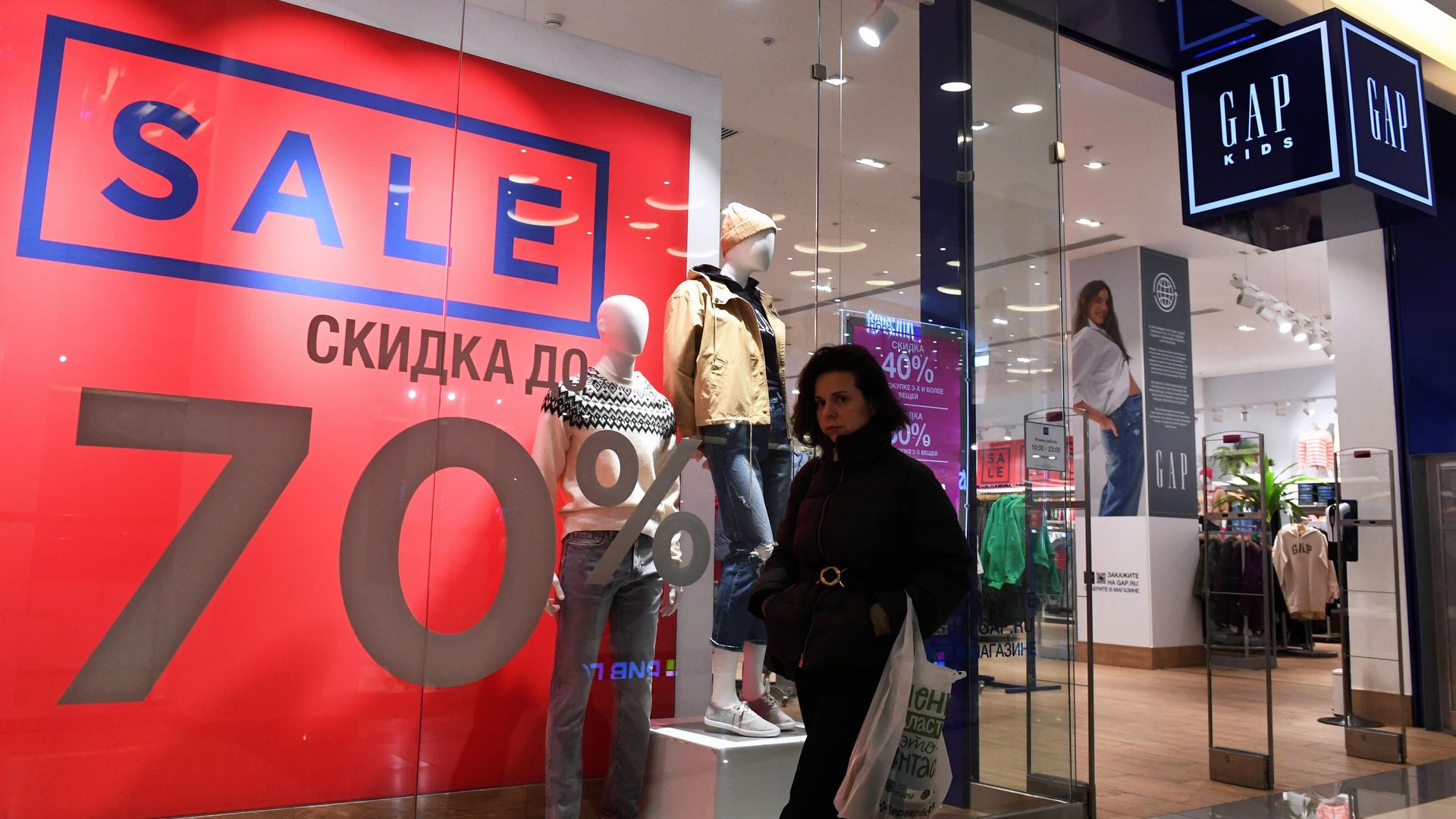 Магазин GAP в торговом центре в Москве Магазин GAP в торговом центре в Москве - РИА Новости, 1920, 28.11.2022