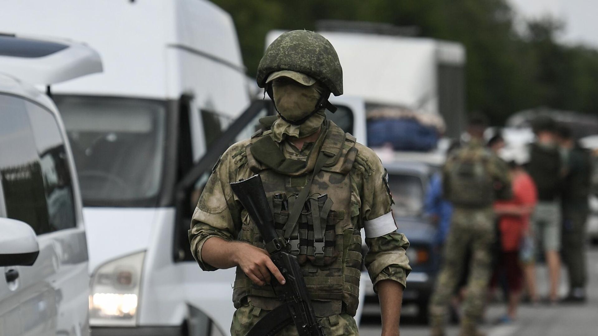 Военнослужащий РФ возле пункта пропуска Васильевка на границе Запорожской области Военнослужащий РФ возле пункта пропуска Васильевка на границе Запорожской области - РИА Новости, 1920, 07.11.2022