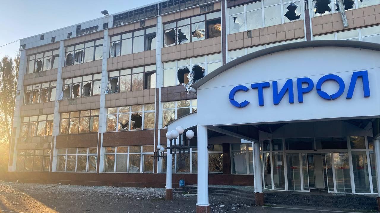 Разрушения, нанесенные огнем вооруженных формирований Украины заводу Стирол в Горловке Разрушения, нанесенные огнем вооруженных формирований Украины заводу Стирол в Горловке - РИА Новости, 1920, 25.02.2023