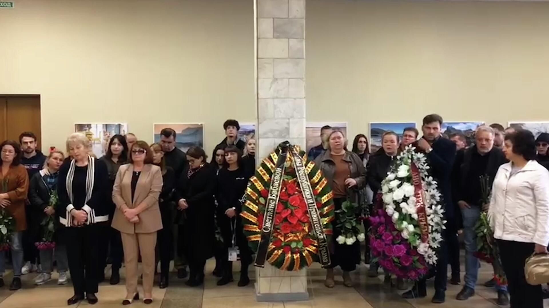 Церемония прощания с журналисткой Светланой Бабаевой в Симферополе Церемония прощания с журналисткой Светланой Бабаевой в Симферополе - РИА Новости, 1920, 03.11.2022
