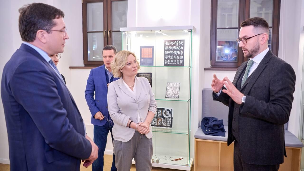 Министр культуры РФ Ольга Любимова и губернатор Нижегородской области Глеб Никитин оценили подготовку центра консервации и реставрации книг к открытию - РИА Новости, 1920, 04.11.2022