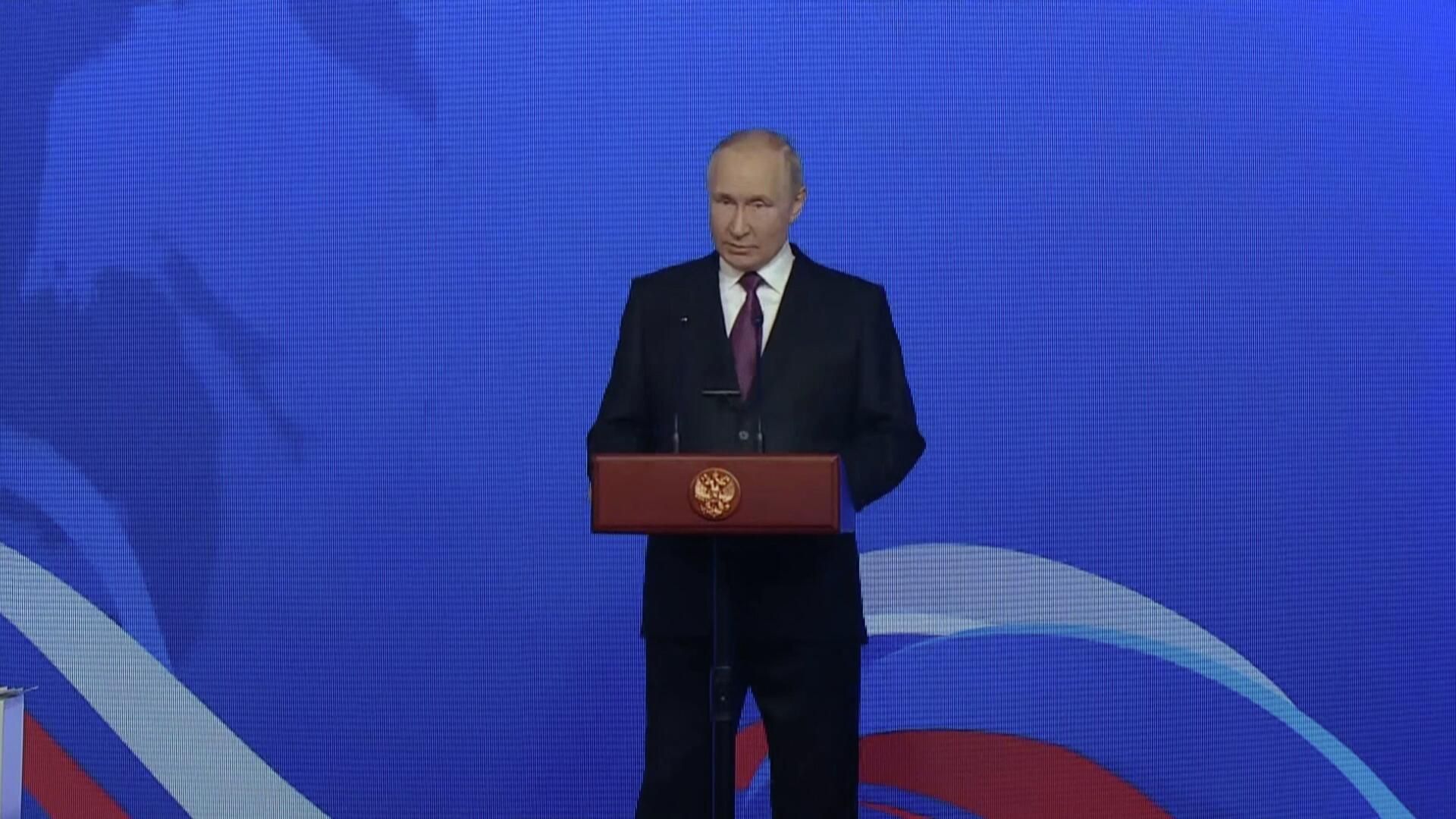 Путин: Украинский народ – главная жертва намеренной возгонки ненависти к русским  - РИА Новости, 1920, 04.11.2022