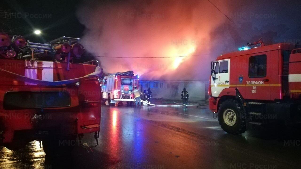 Ликвидация пожара в кафе Полигон в Костроме Ликвидация пожара в кафе Полигон в Костроме - РИА Новости, 1920, 05.11.2022