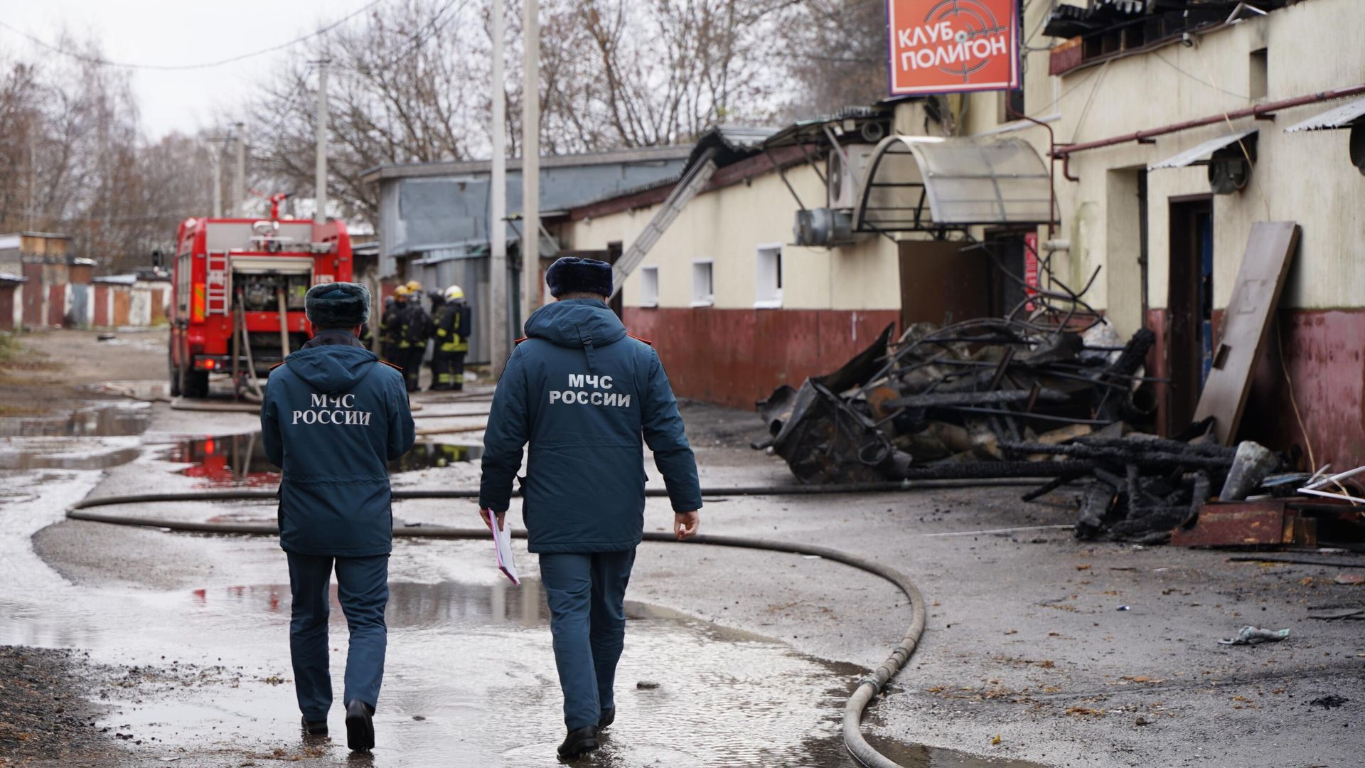 Сотрудники противопожарной службы МЧС России на месте пожара в ночном клубе Полигон на Никитской улице в Костроме Сотрудники противопожарной службы МЧС России на месте пожара в ночном клубе Полигон на Никитской улице в Костроме - РИА Новости, 1920, 05.11.2022