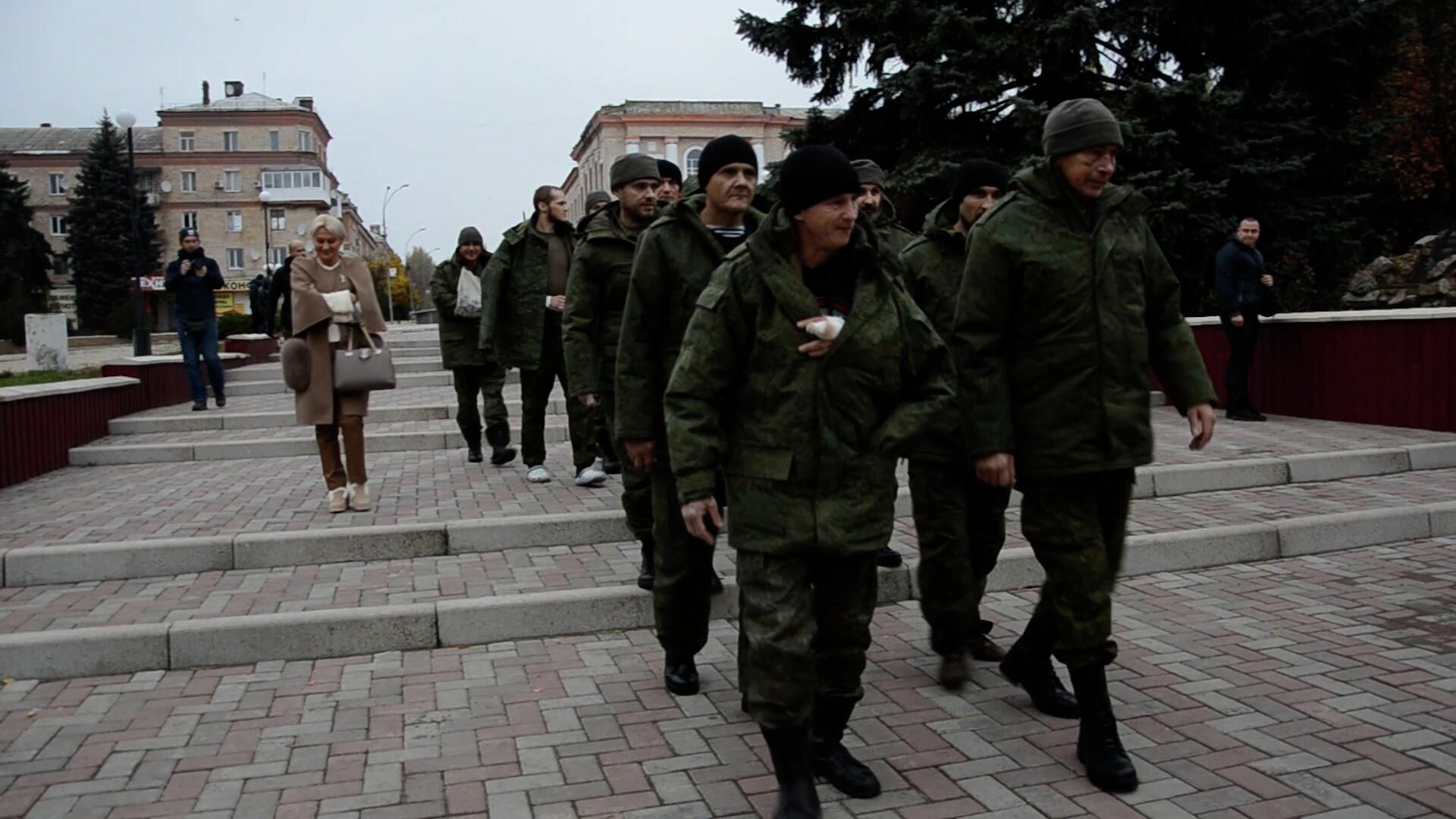 Торжественная встреча 15 военных, вернувшихся из плена ВСУ Торжественная встреча 15 военных, вернувшихся из плена ВСУ - РИА Новости, 1920, 06.11.2022