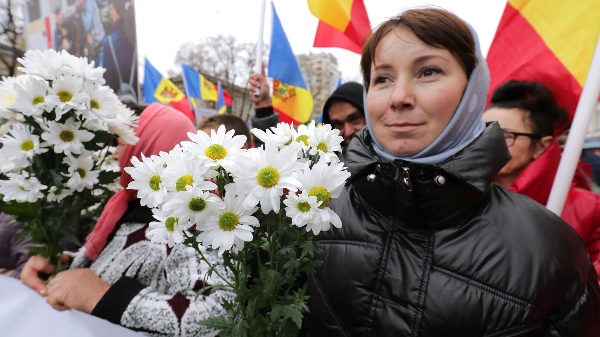 Участники акции протеста оппозиции, обвиняющие действующую власть в неспособности справиться с кризисом в Молдавии, на одной из улиц Кишинева - РИА Новости, 1920, 12.11.2022