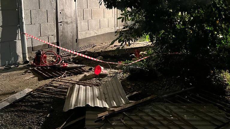 На месте обрушения балкона в Сочи На месте обрушения балкона в Сочи - РИА Новости, 1920, 07.11.2022