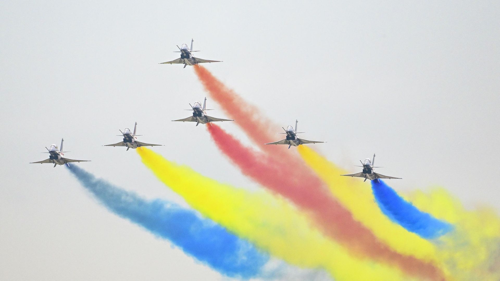 Пилотажная группа выступает на Airshow China 2022 в Чжухае Пилотажная группа выступает на Airshow China 2022 в Чжухае - РИА Новости, 1920, 08.11.2022