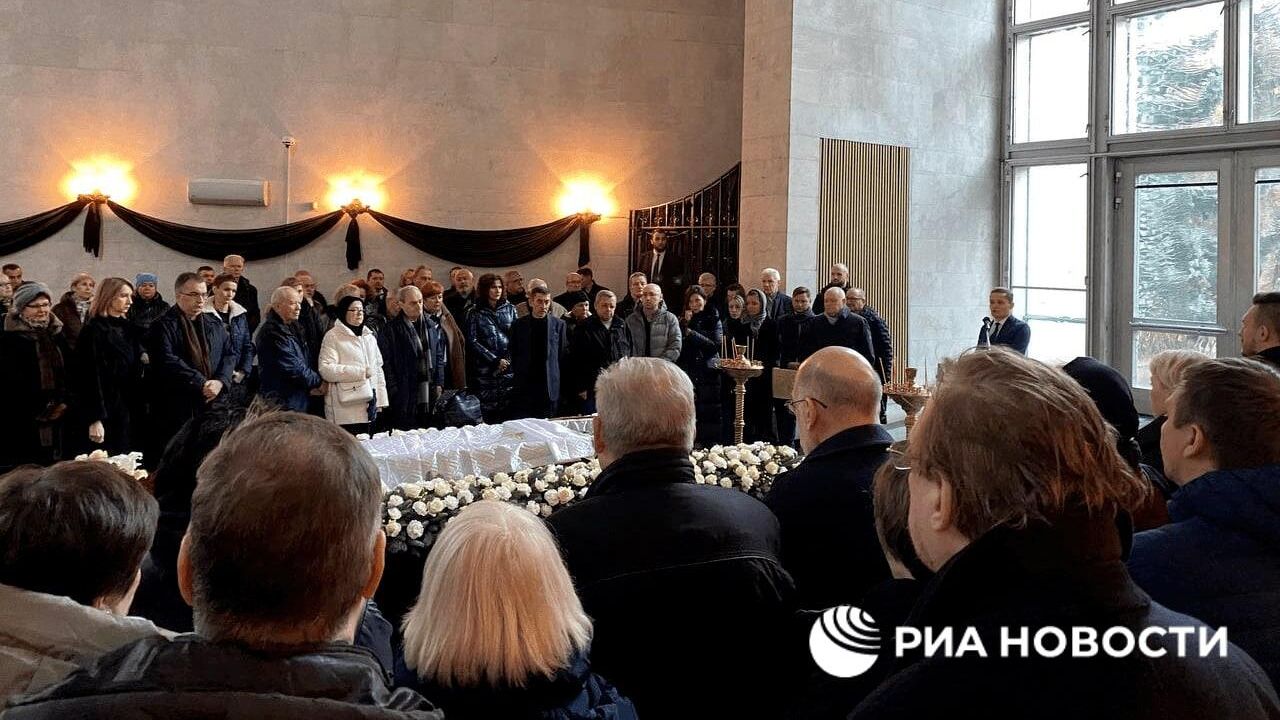 Прощание с руководителем крымского представительства Россия сегодня Светланой Бабаевой на Троекуровском кладбище в Москве Прощание с руководителем крымского представительства Россия сегодня Светланой Бабаевой на Троекуровском кладбище в Москве - РИА Новости, 1920, 08.11.2022