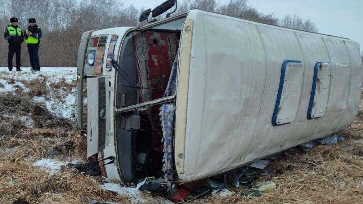 Место ДТП с участием пассажирского автобуса в Новосибирской области Место ДТП с участием пассажирского автобуса в Новосибирской области - РИА Новости, 1920, 08.11.2022