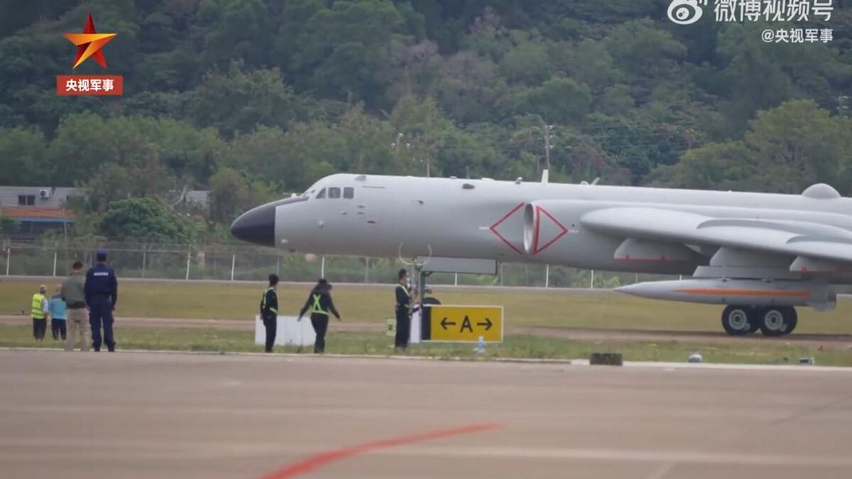 Китайский бомбардировщик H-6K Китайский бомбардировщик H-6K - РИА Новости, 1920, 08.11.2022