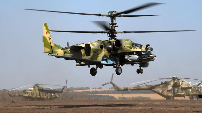 Ударный вертолет Ка-52 ВКС России на аэродроме