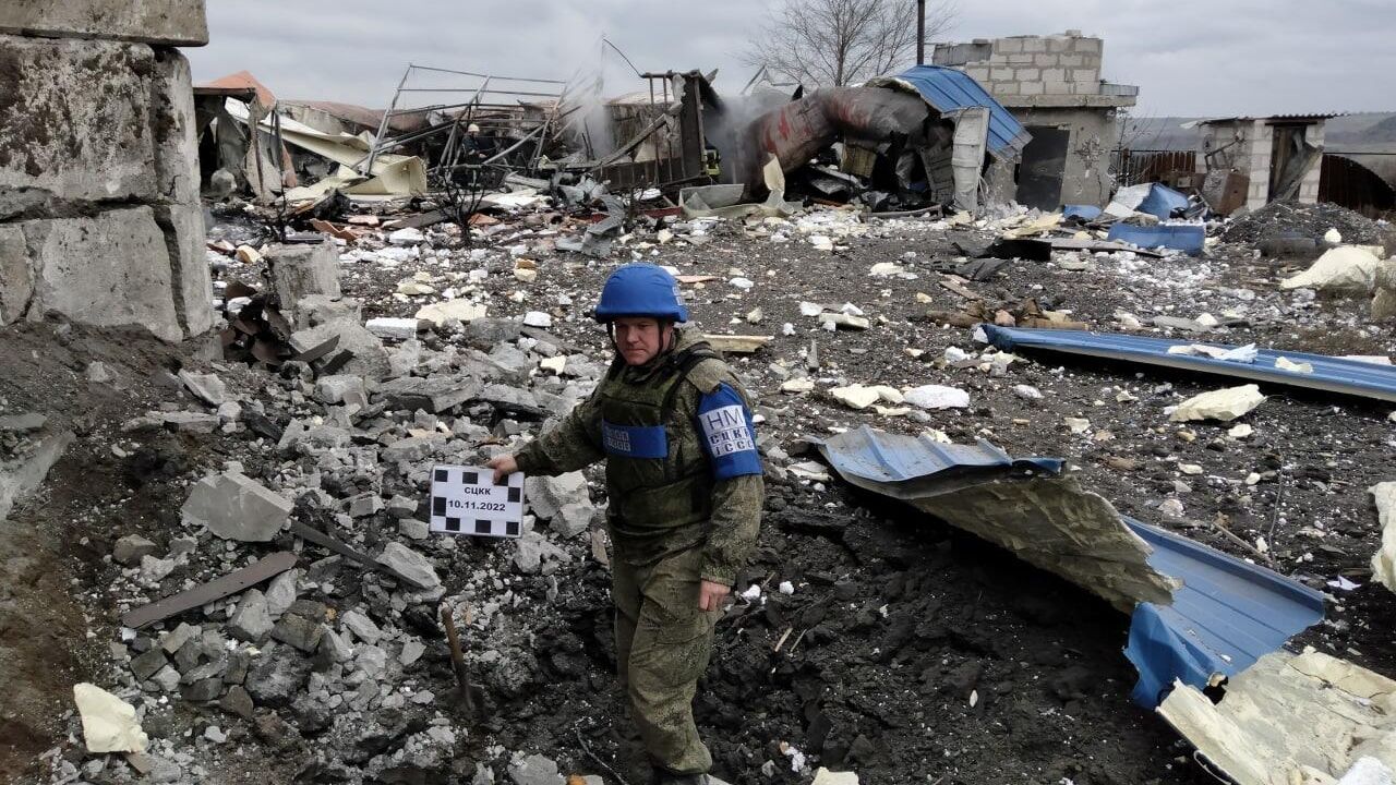 Последствия обстрела вооруженными формированиями Украины поселка Криничное в ЛНР. 10 ноября 2022 Последствия обстрела вооруженными формированиями Украины поселка Криничное в ЛНР. 10 ноября 2022 - РИА Новости, 1920, 10.11.2022