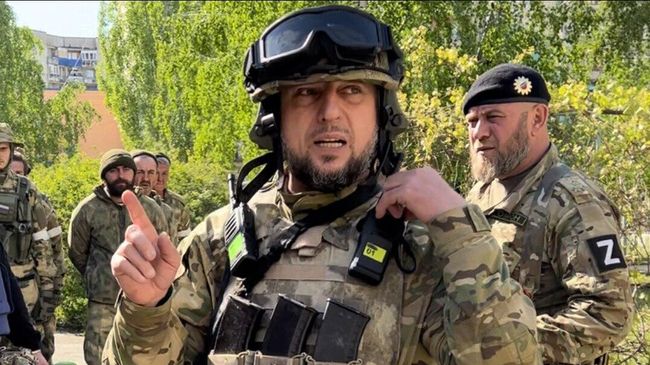 Помощник главы ЧР, Командир спецназа Ахмат, заместитель командующего 2-го армейского корпуса Народной милиции Луганской Народной Республики Апты Алаудинов
